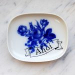 Wandteller Herr Fuchs Typo Ahoi Blumen blau/weiß Muster mini