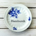 Wandteller Typo Hamburch Blau/Weiß Herr Fuchs  Blumen Hamburg