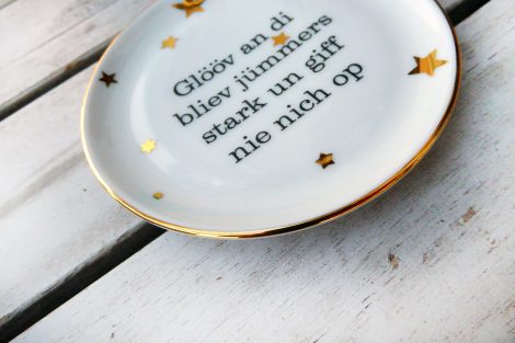 Wandteller Glööv an di Typo Herr Fuchs mini 10cm gold platt Sterne plattdeutsch – Bild 3