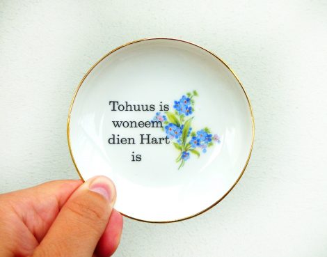 Wandteller Tohuus Typo Herr Fuchs mini 10cm gold Blumen Vergissmeinnicht plattdeutsch