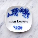 Wandteller Herr Fuchs Typo mien Leevste Gold mini blau weiß Blumen 9cm