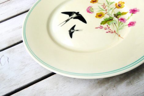 Wandteller Schwalben Herr Fuchs  Blumen 19cm Mint Rand – Bild 3
