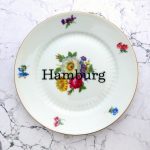 Wandteller Typo Hamburg HH Hansestadt vintage Herr Fuchs Teller Blumen Gold 19cm