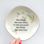 Wandteller Typo Glück vintage Herr Fuchs Teller gold plattdeutsch Unikat Blume eckig 19cm