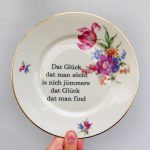 Wandteller Typo Glück vintage Herr Fuchs Teller plattdeutsch Unikat Blumen 19cm
