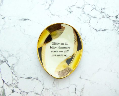 Wandteller Glööv an di Typo Herr Fuchs mini 11cm schwarz/gelb/gold plattdeutsch oval