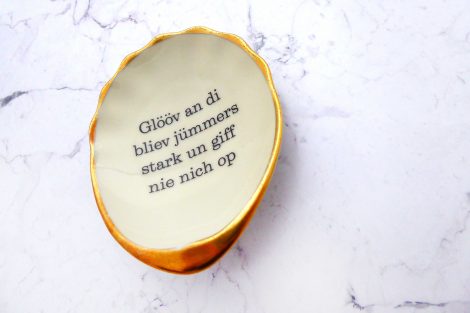 Wandteller Glööv an di Typo Herr Fuchs mini 7cm gold plattdeutsch minimini Muschel – Bild 2
