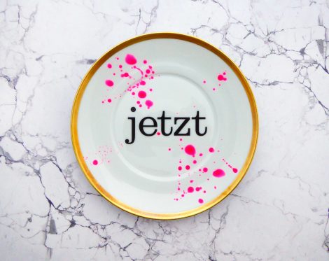 Wandteller jetzt Typo Herr Fuchs 17cm neon Punkte Kleckse pink gold – Bild 2