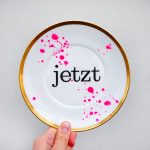 Wandteller jetzt Typo Herr Fuchs 17cm neon Punkte Kleckse pink gold