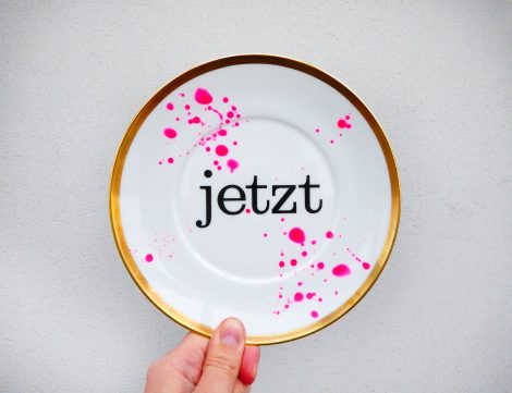 Wandteller jetzt Typo Herr Fuchs 17cm neon Punkte Kleckse pink gold
