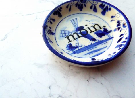 Wandteller moin. Typo Herr Fuchs mini 6cm Landschaft blau minimini Mühle – Bild 2