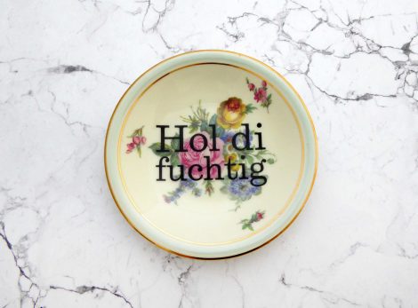 Wandteller Hol di fuchtig Typo Herr Fuchs mini 12cm Blumen plattdeutsch hellblau Gold