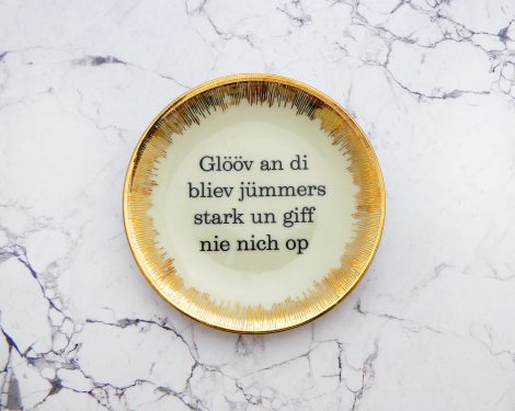 Wandteller Glööv an di Typo Herr Fuchs mini 12cm gold plattdeutsch Strahlen