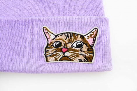 Mütze Lavendel Katze Herr Fuchs Patch Beanie Cat Grumpy – Bild 3