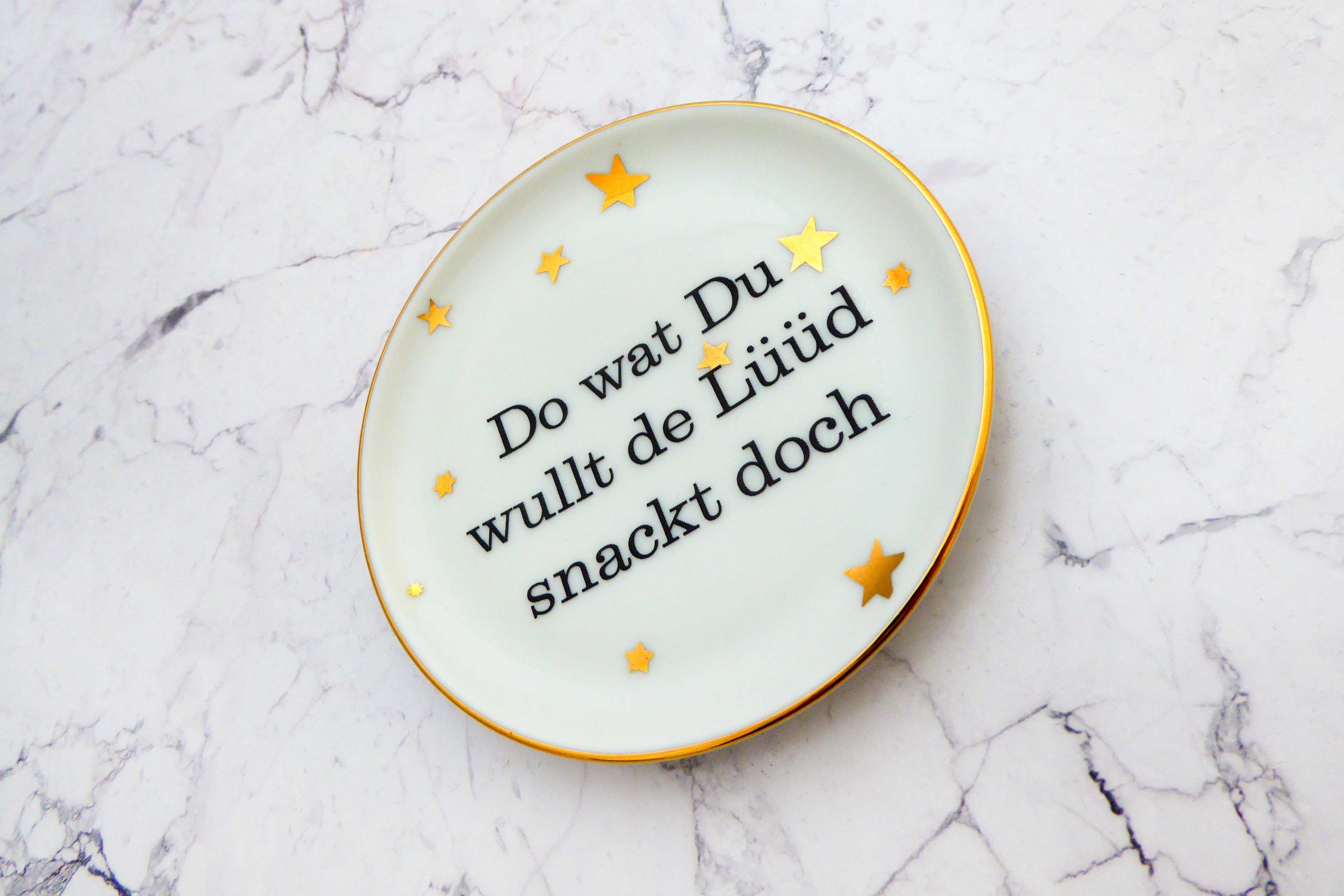 Wandteller Do wat du wullt Typo Herr Fuchs mini 10cm Sterne gold vintage plattdeutsch – Bild 2