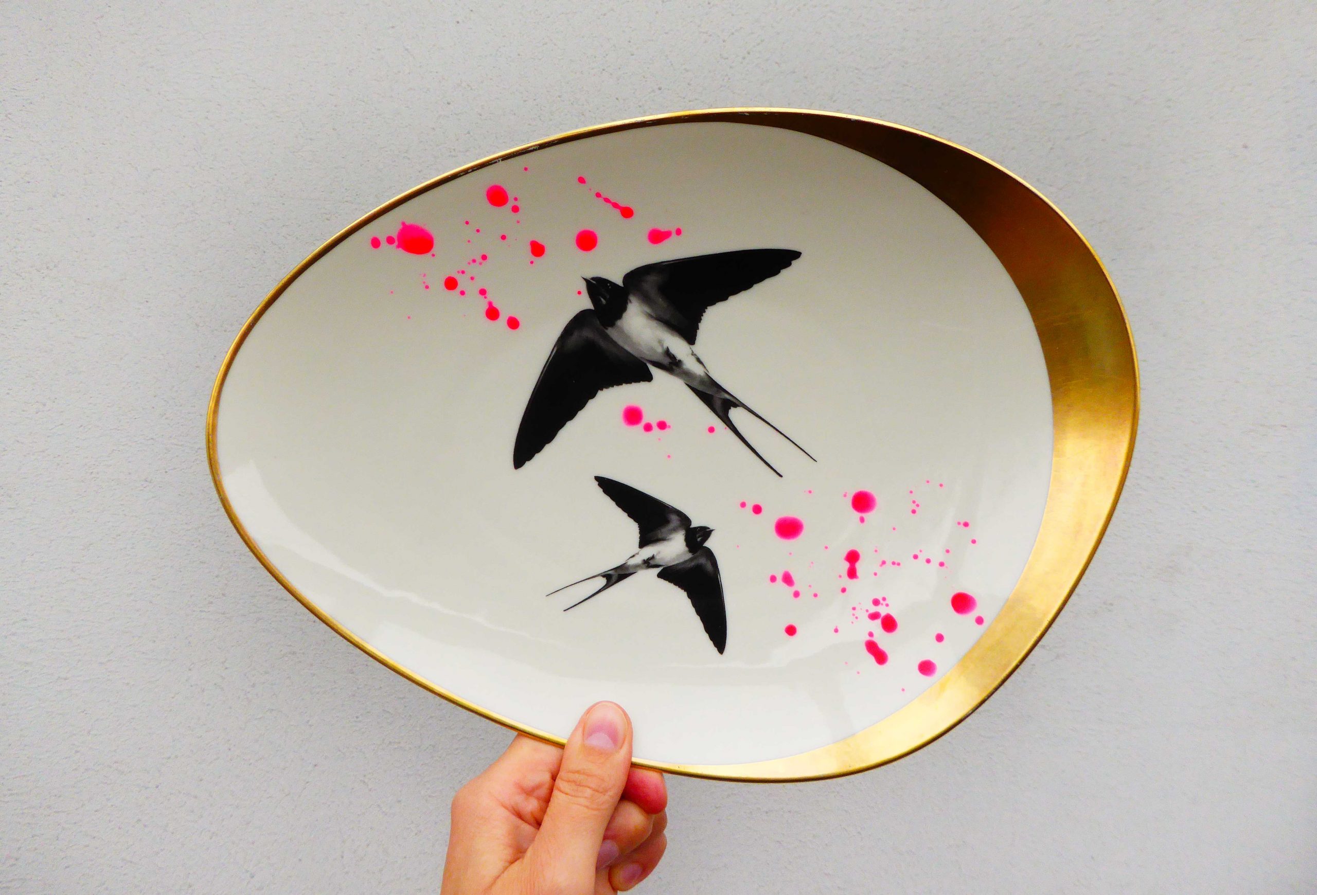 Wandteller Platte Herr Fuchs Schwalbe gold 29cm neonpink Kleckse vintage oval