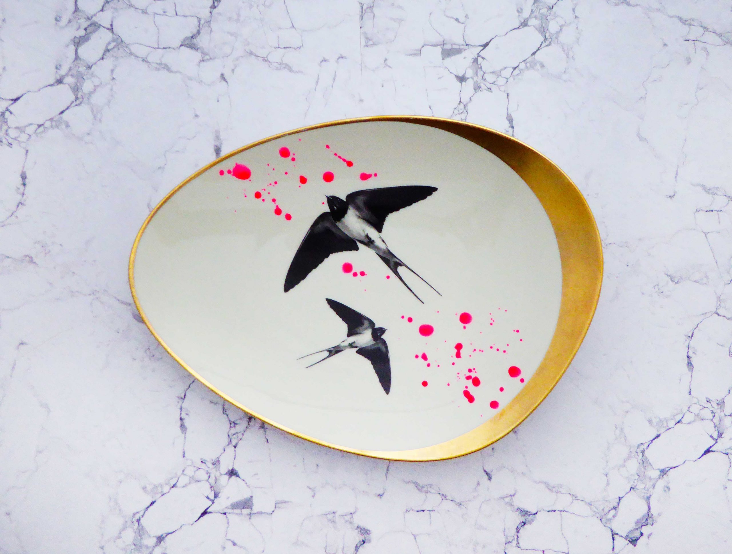 Wandteller Platte Herr Fuchs Schwalbe gold 29cm neonpink Kleckse vintage oval – Bild 2